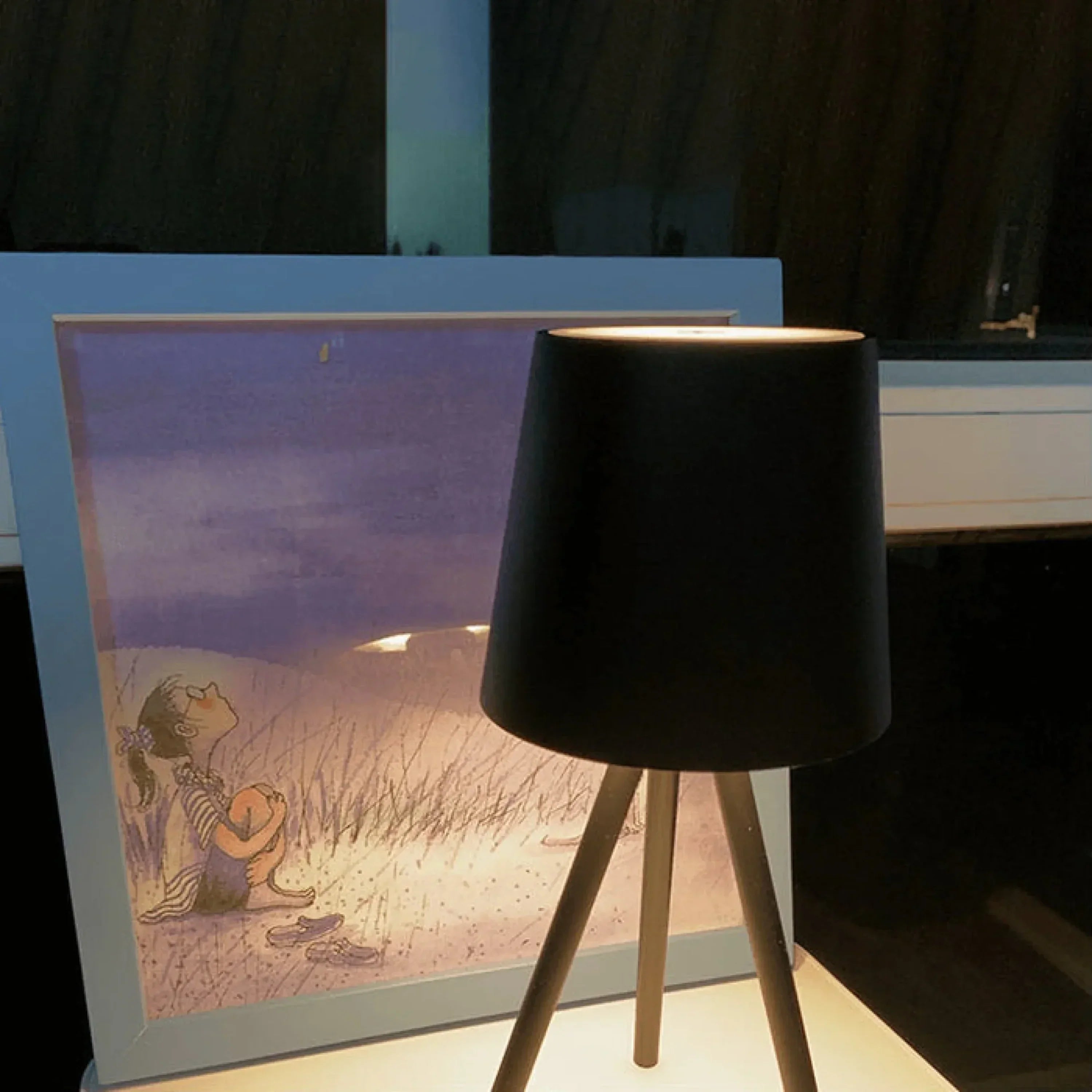AMBIENTIFY Altura Wireless LED Touch Table Lamp – Rechargeable 5200mAh 3.5W Minimalist Bedside Mood Light 11×27cm