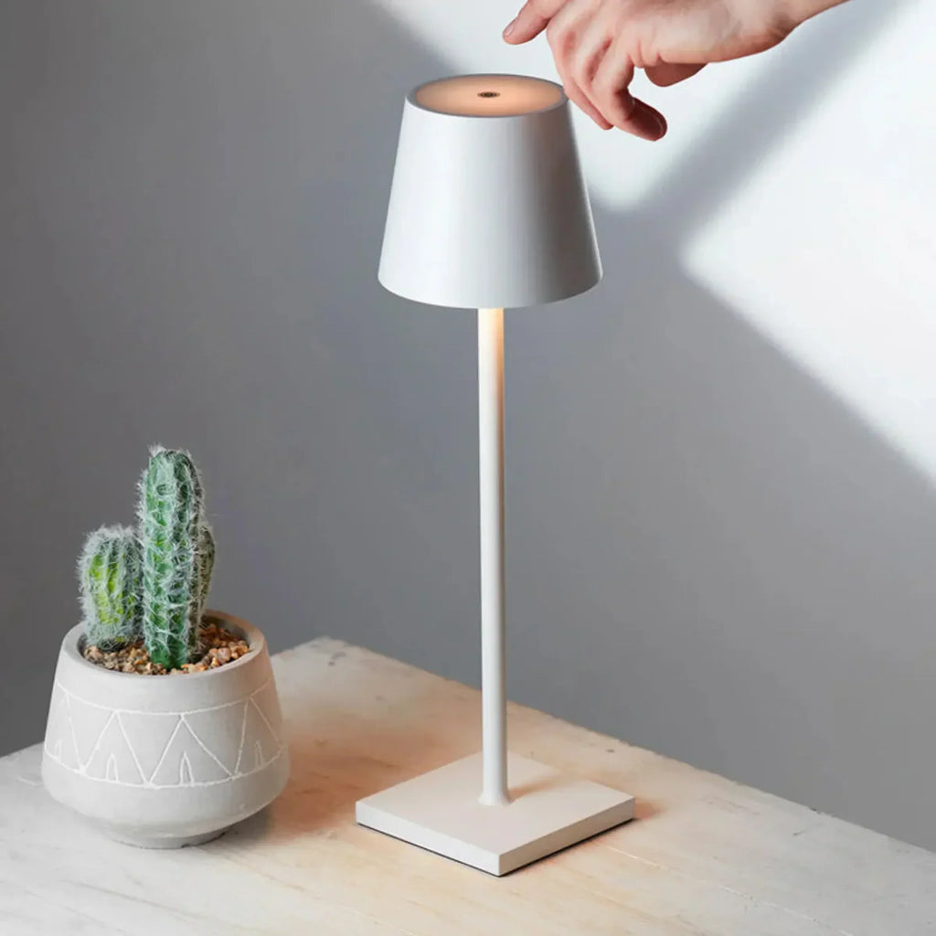 AMBIENTIFY Mesa Rechargeable LED Table Lamp – 1200lm 12h Battery IP54 Touch Dim 2000–6000K Aluminium Outdoor Indoor