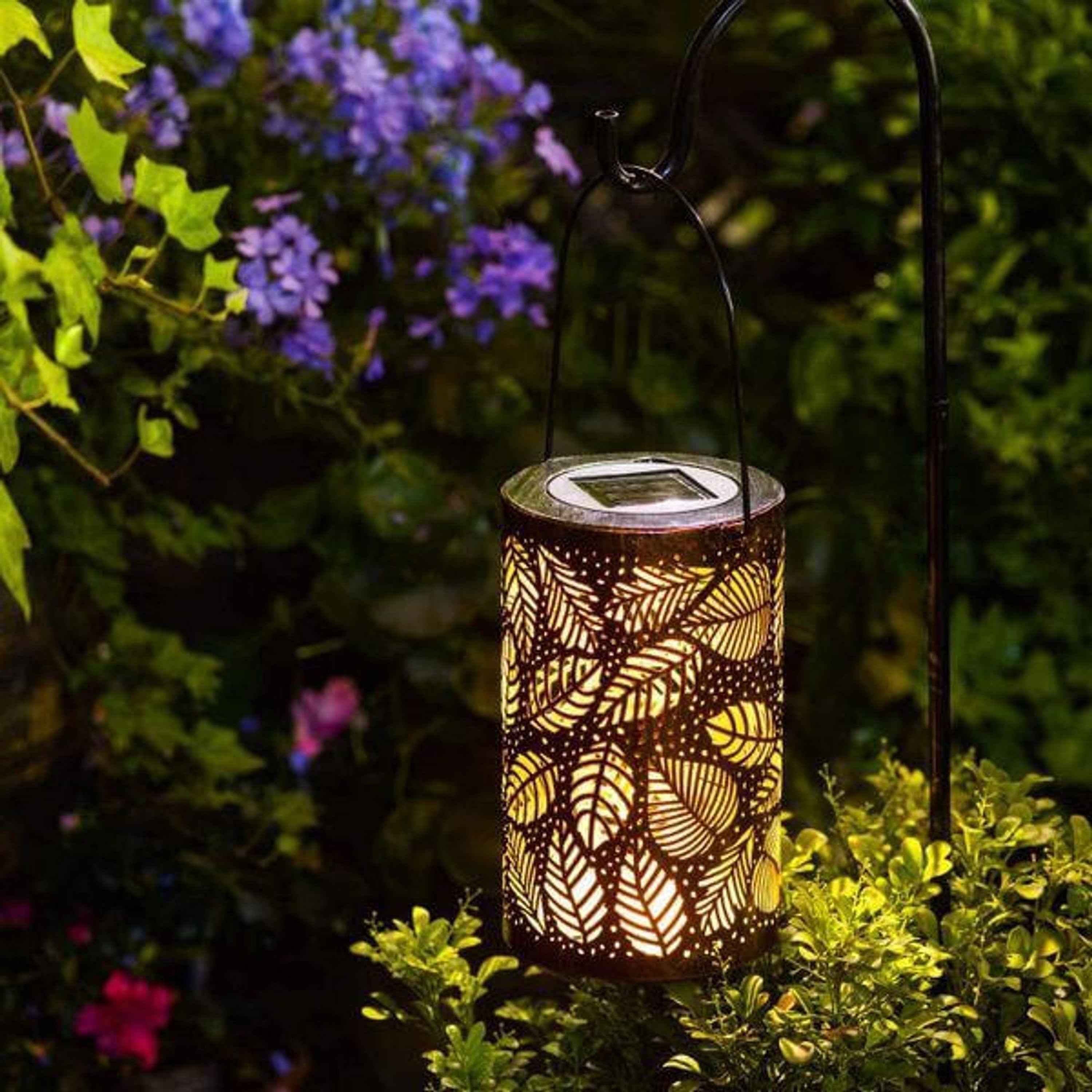 SOLARIFY Solar Leaf Garden Light – Decorative Outdoor LED Solar Stake Lamp Waterproof Floral Design