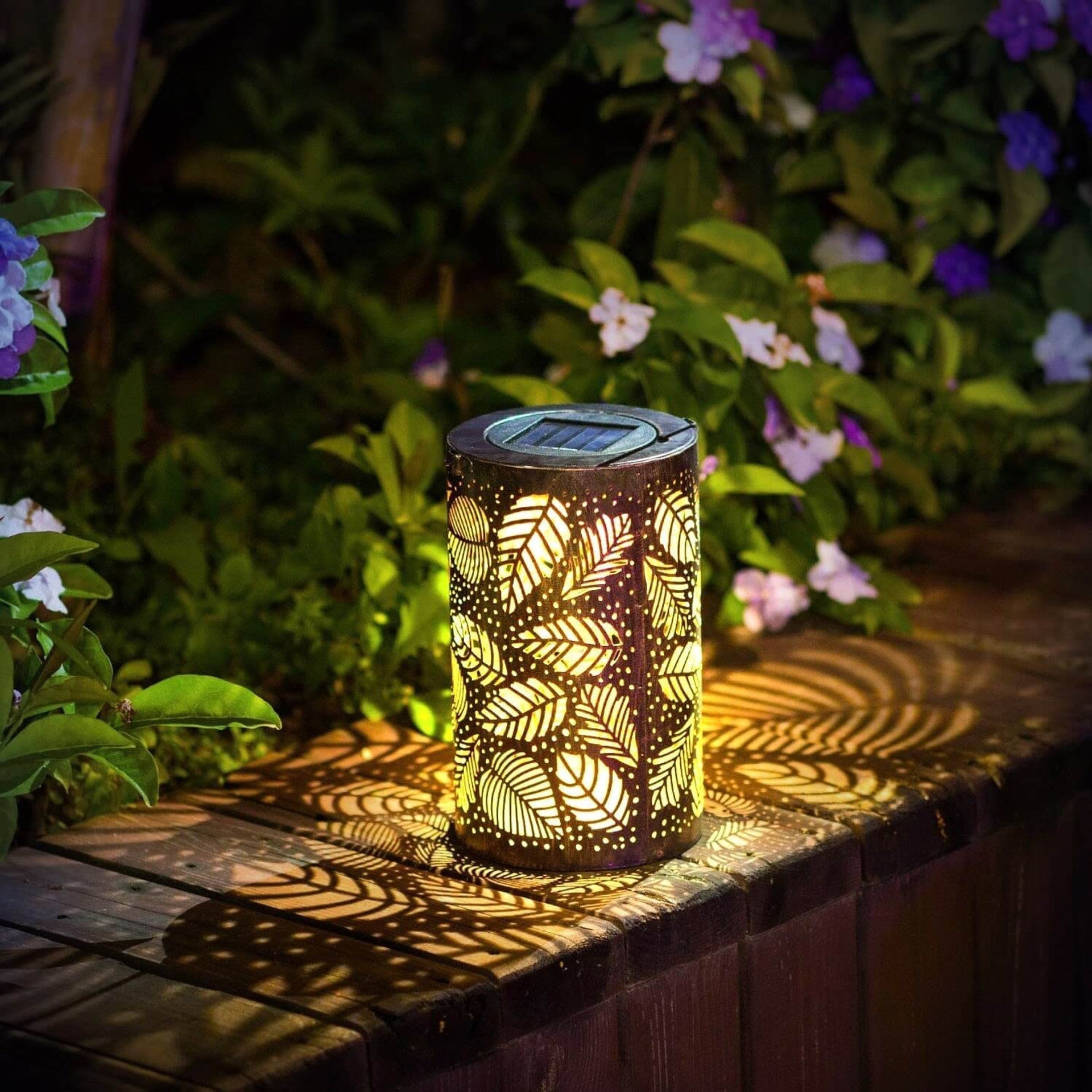SOLARIFY Solar Leaf Garden Light – Decorative Outdoor LED Solar Stake Lamp Waterproof Floral Design